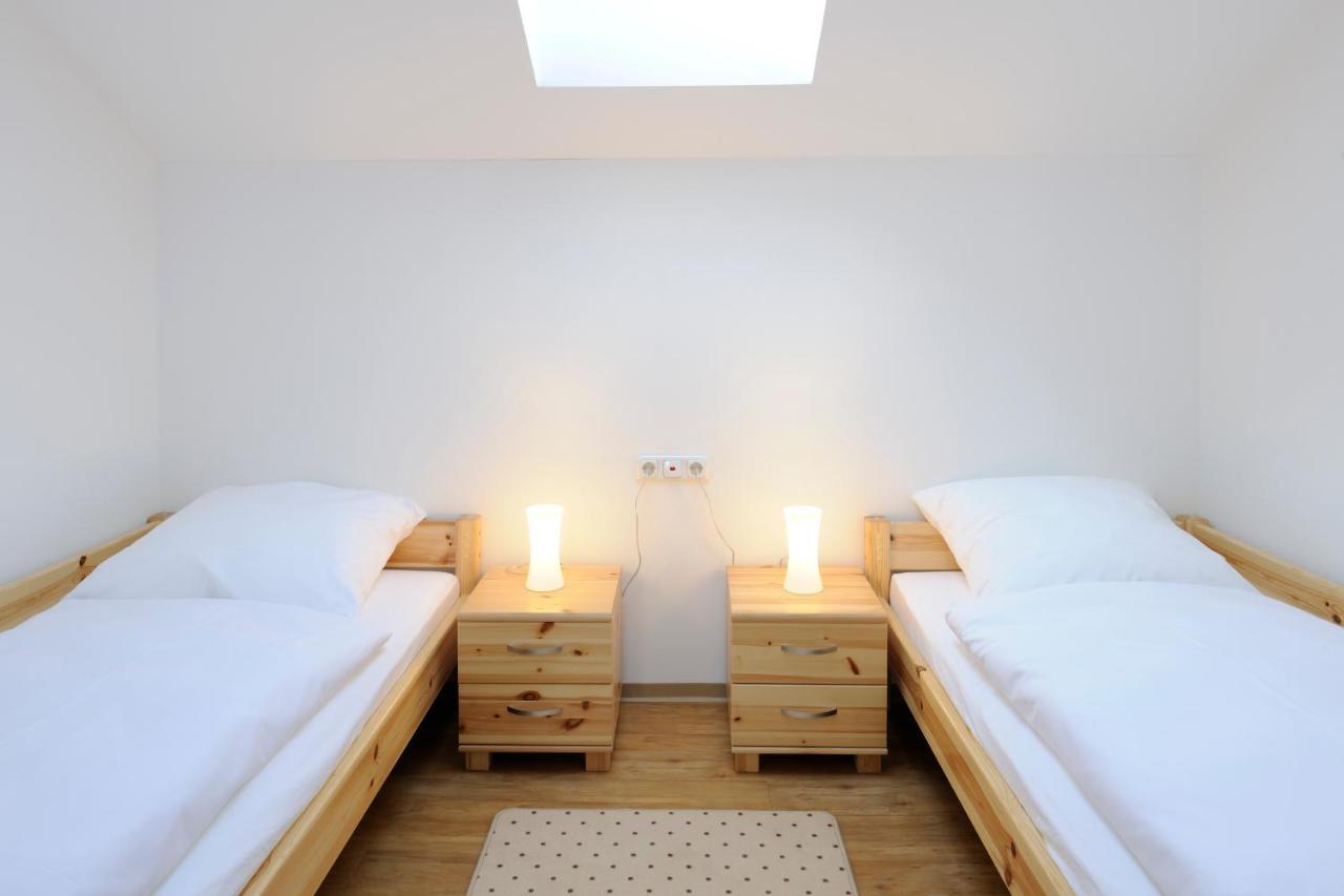 Hotel Inspiration Garni Tittmoning Habitación foto